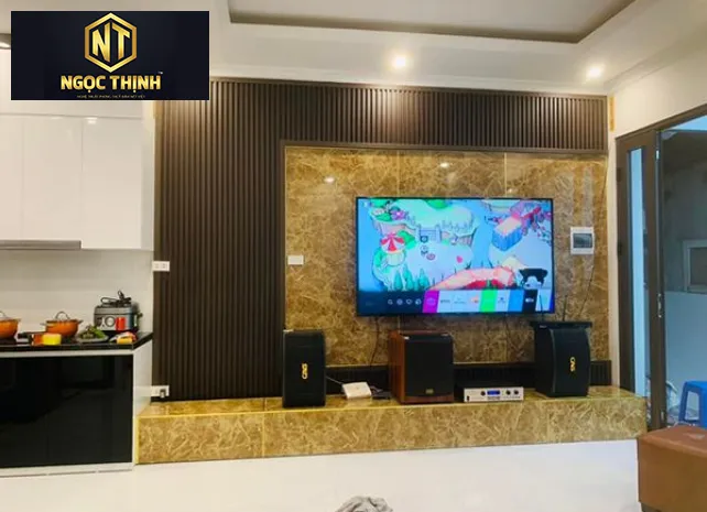 VÁCH ỐP TƯỜNG TV VÂN ĐÁ ĐẸP MẮT SANG TRỌNG
